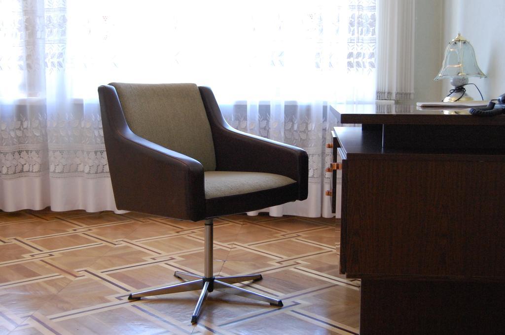 Zhovtneviy Hotel Dnipro Extérieur photo