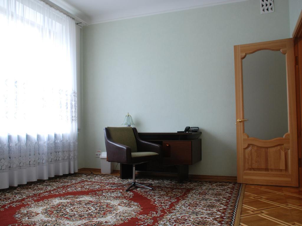 Zhovtneviy Hotel Dnipro Extérieur photo
