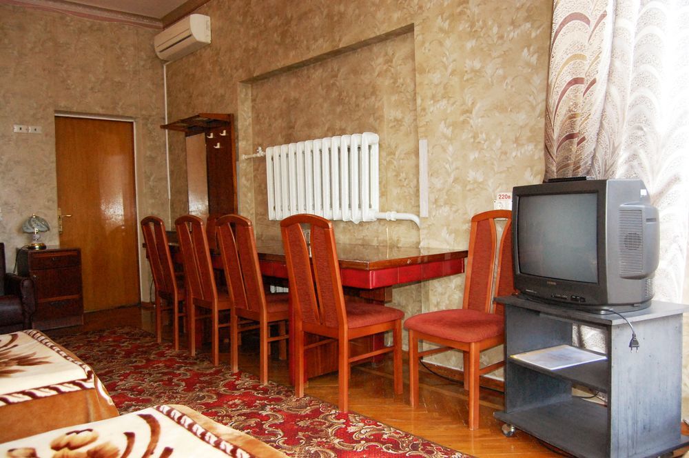 Zhovtneviy Hotel Dnipro Extérieur photo