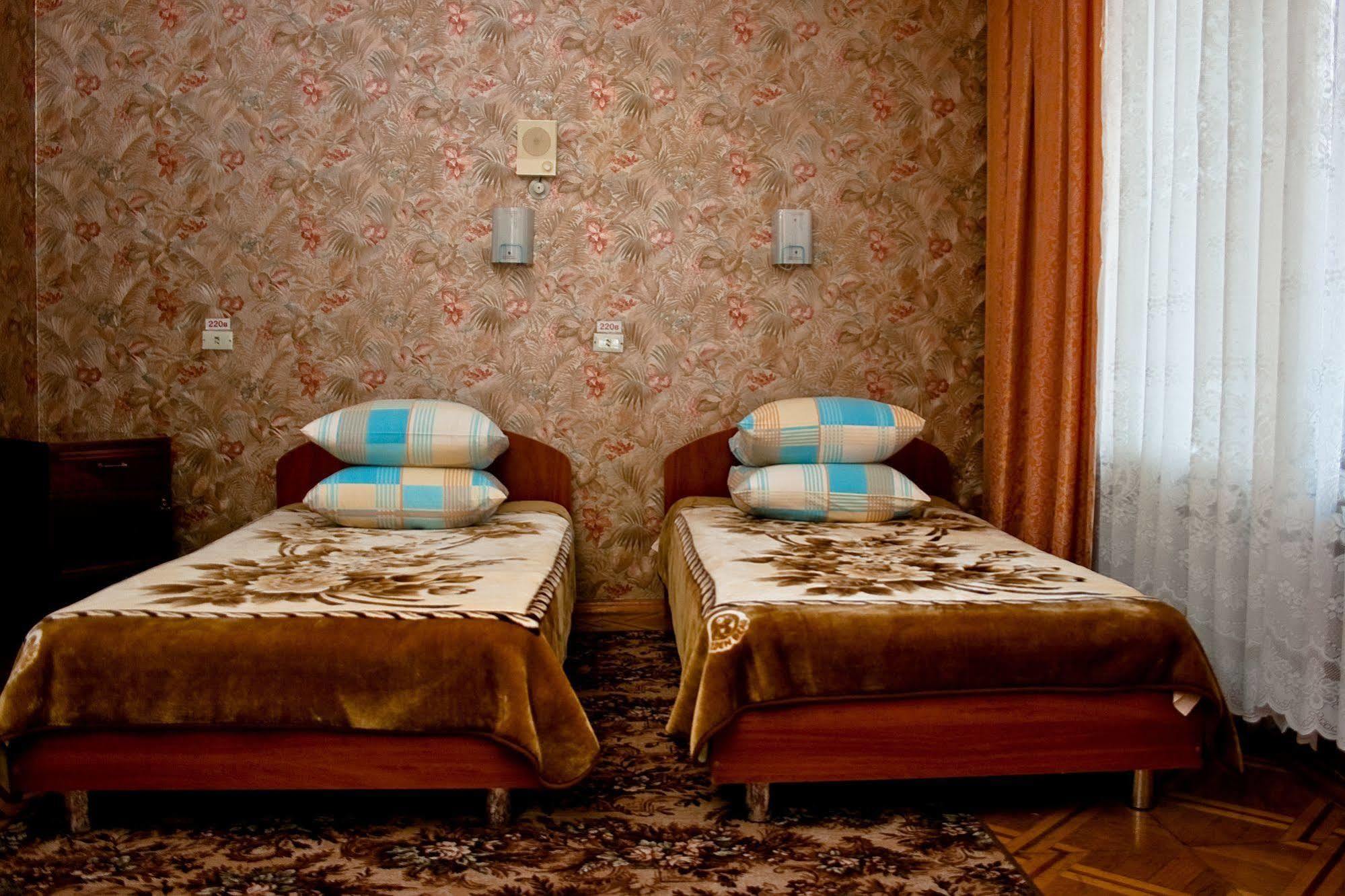 Zhovtneviy Hotel Dnipro Extérieur photo