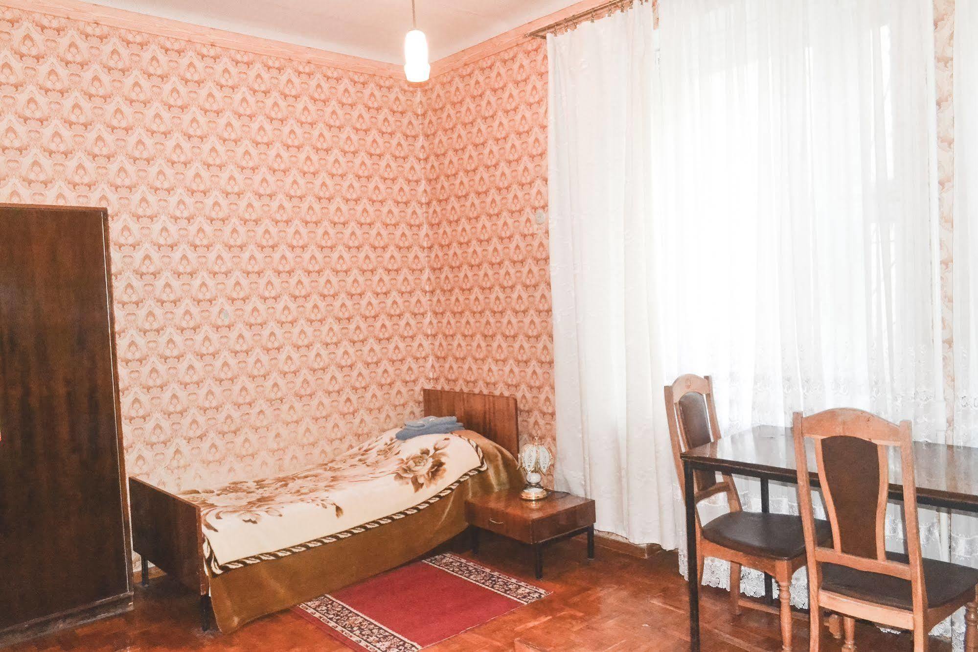 Zhovtneviy Hotel Dnipro Extérieur photo