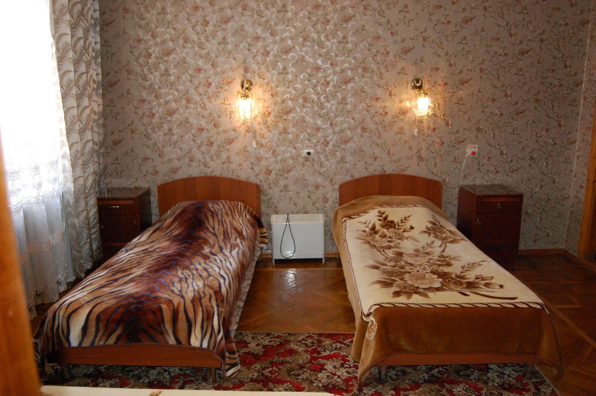 Zhovtneviy Hotel Dnipro Extérieur photo