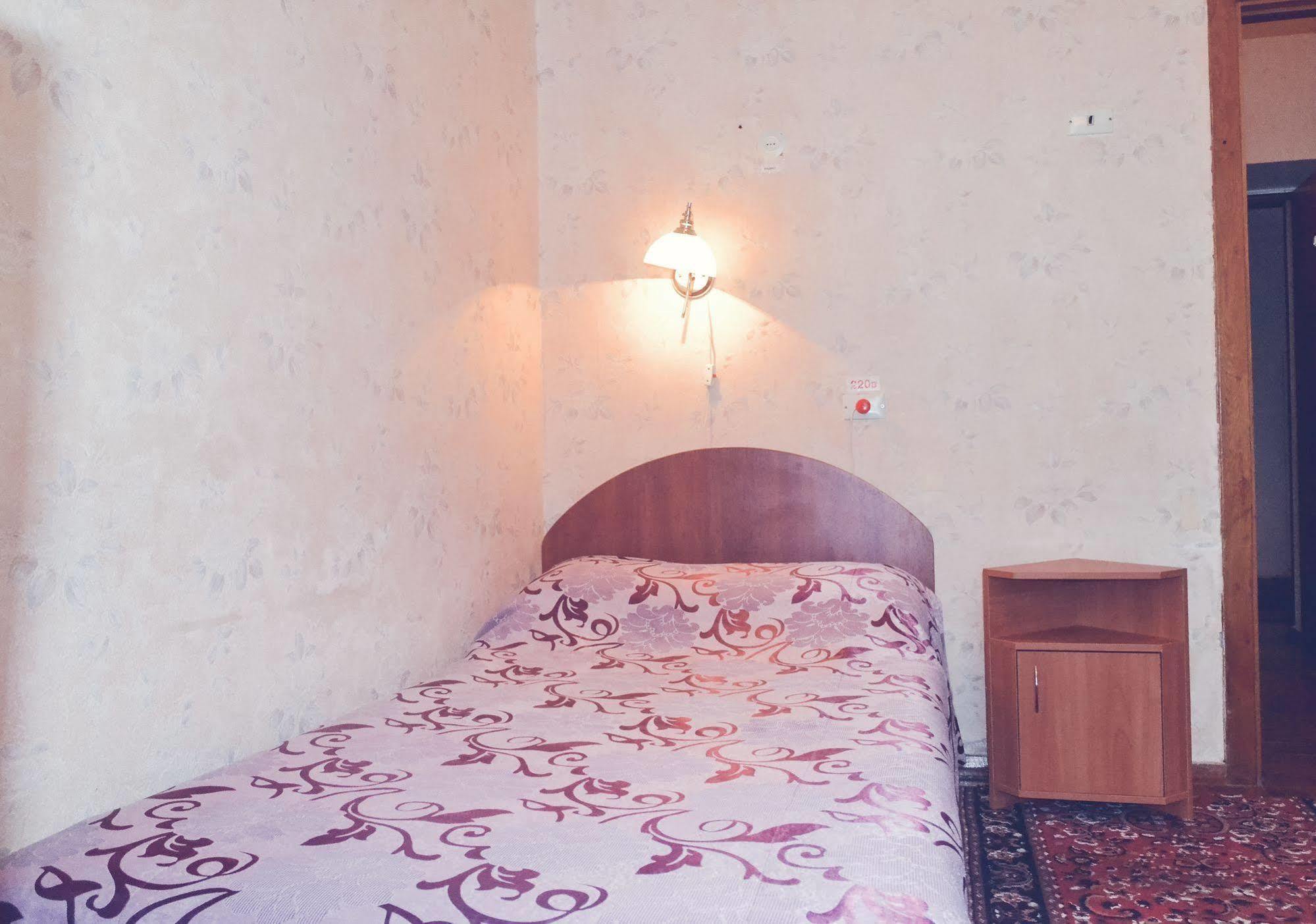 Zhovtneviy Hotel Dnipro Extérieur photo