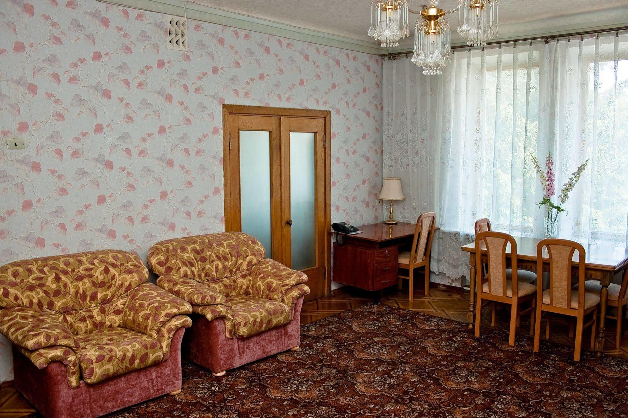 Zhovtneviy Hotel Dnipro Extérieur photo